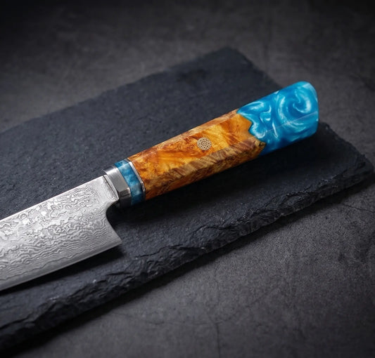 Découpe chirurgicale et épluchage de légumes de précision avec le petit couteau d office japonais Ryulys au tranchant rasoir