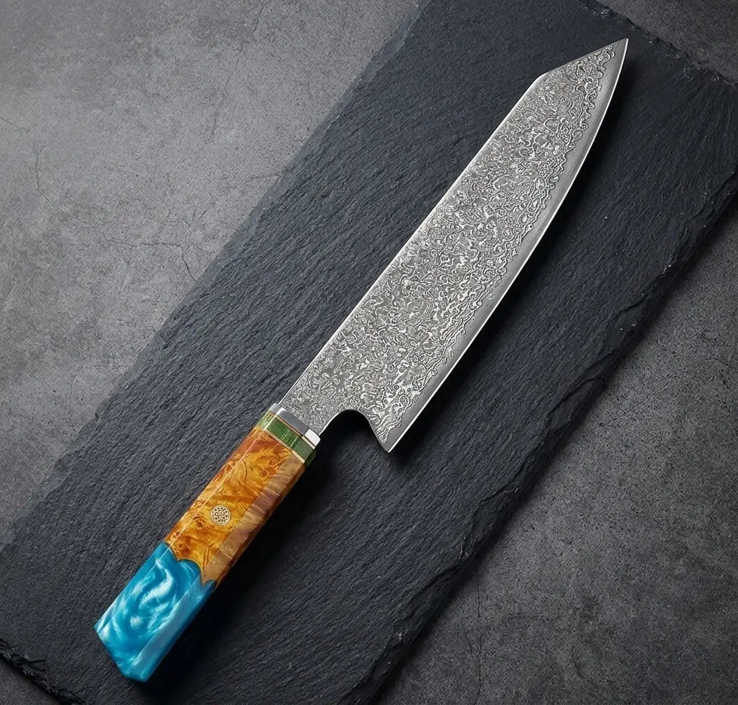 Couteau Kiritsuke utilisé pour couper de fines tranches de poisson et de viande